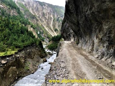 Trail to Manang