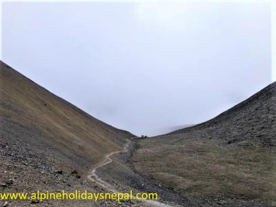 Trail before Throung La Pass